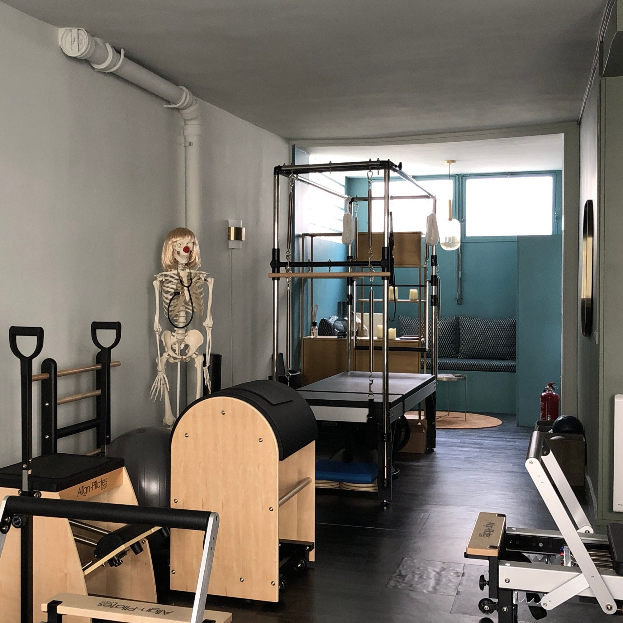 Le studio baigné de lumière, de tous côtés